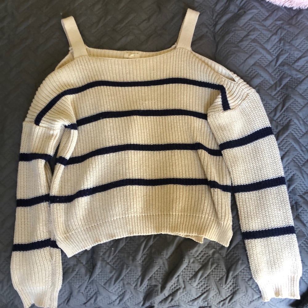 Ganji off the shoulder sweater